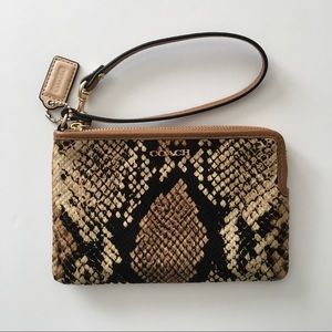 Coach | wristlet